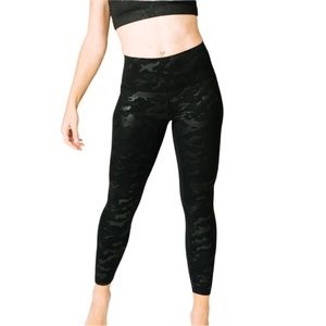 Zyia Active Leggings Woman’s 4 Battleship Camo Luxe High Rise 7/8 Activewear